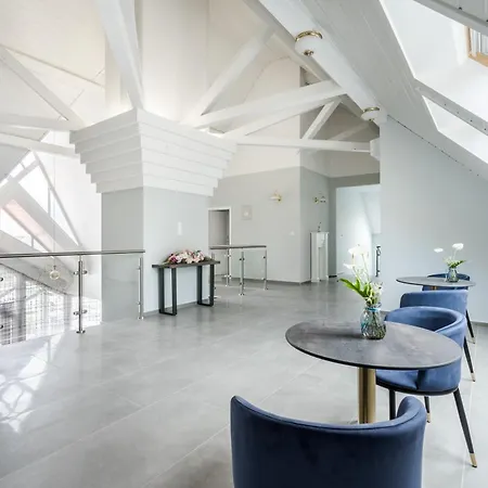 Отель Clariss Pool & Center 4*