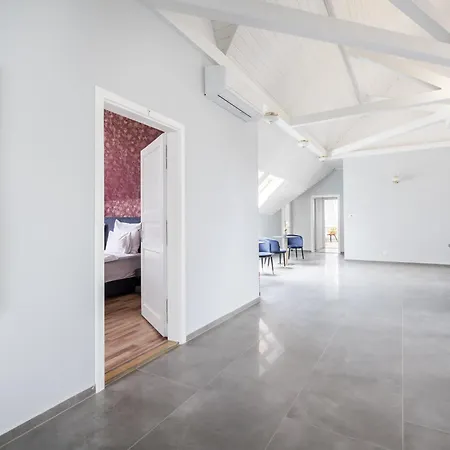 Отель Clariss Pool & Center