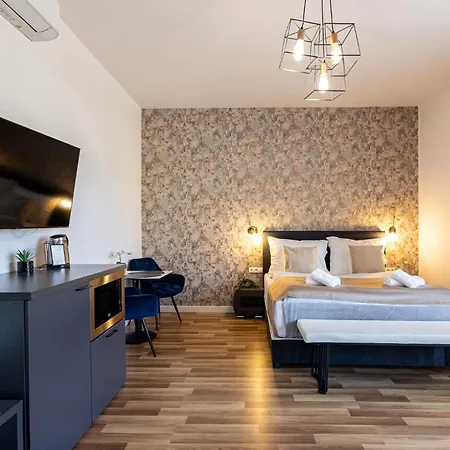 Clariss Pool & Center Отель