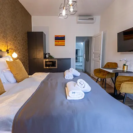 Clariss Pool & Center Hotel 4*