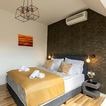 Отель Clariss Pool & Center