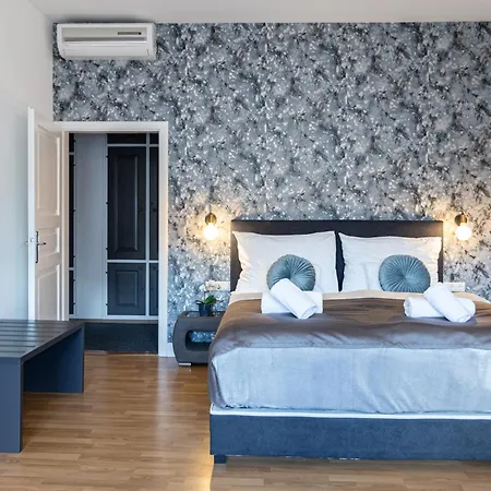 Clariss Pool & Center Hotel 4*