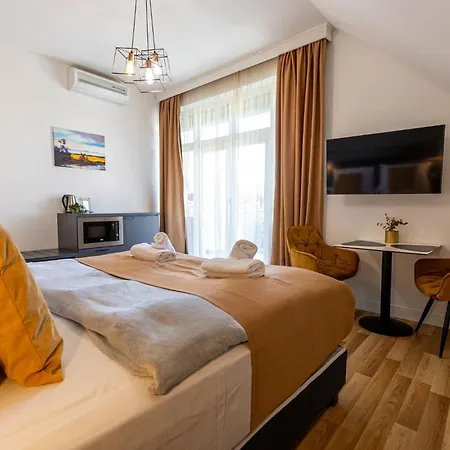 Clariss Pool & Center Балатональмади