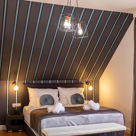 Clariss Pool & Center فندق Balatonalmádi
