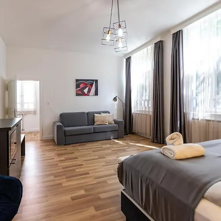 Отель Clariss Pool & Center 4*