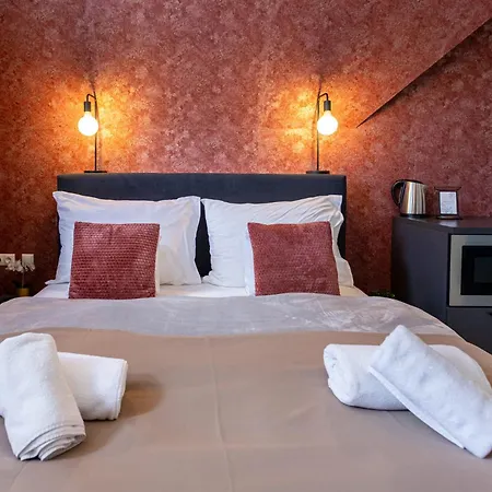 Clariss Pool & Center Hotel 4*