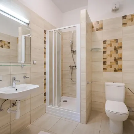 Hotel Clariss Pool & Center 4*