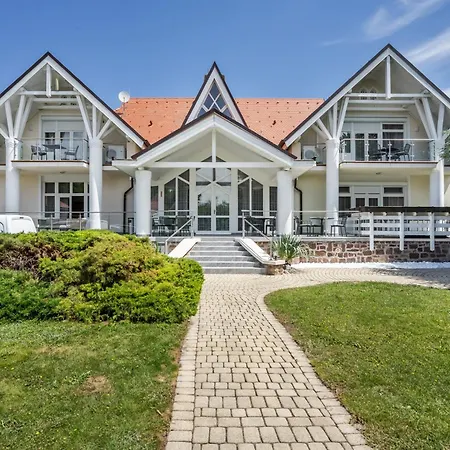 Clariss Pool & Center Балатональмади