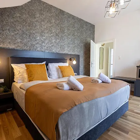 Hotel Clariss Pool & Center 4*