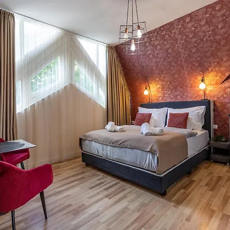 Hotel Clariss Pool & Center 4*