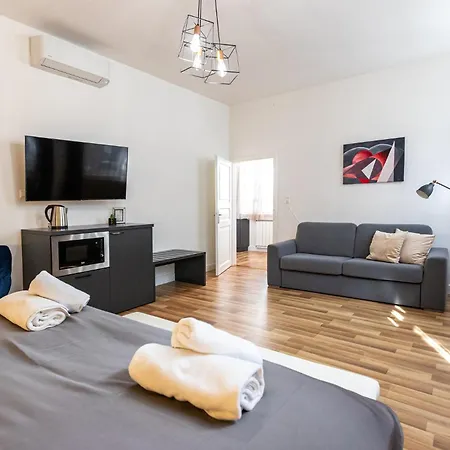 Clariss Pool & Center فندق Balatonalmádi