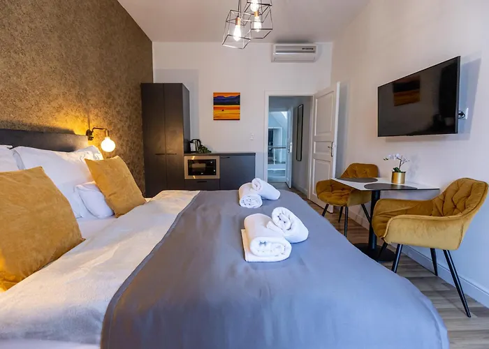 Clariss Pool & Center Ξενοδοχείο 4*
