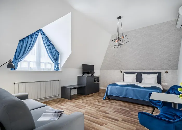 Ξενοδοχείο Clariss Pool & Center 4*