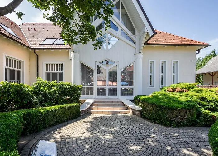 Clariss Pool & Center 4* Balatonalmádi